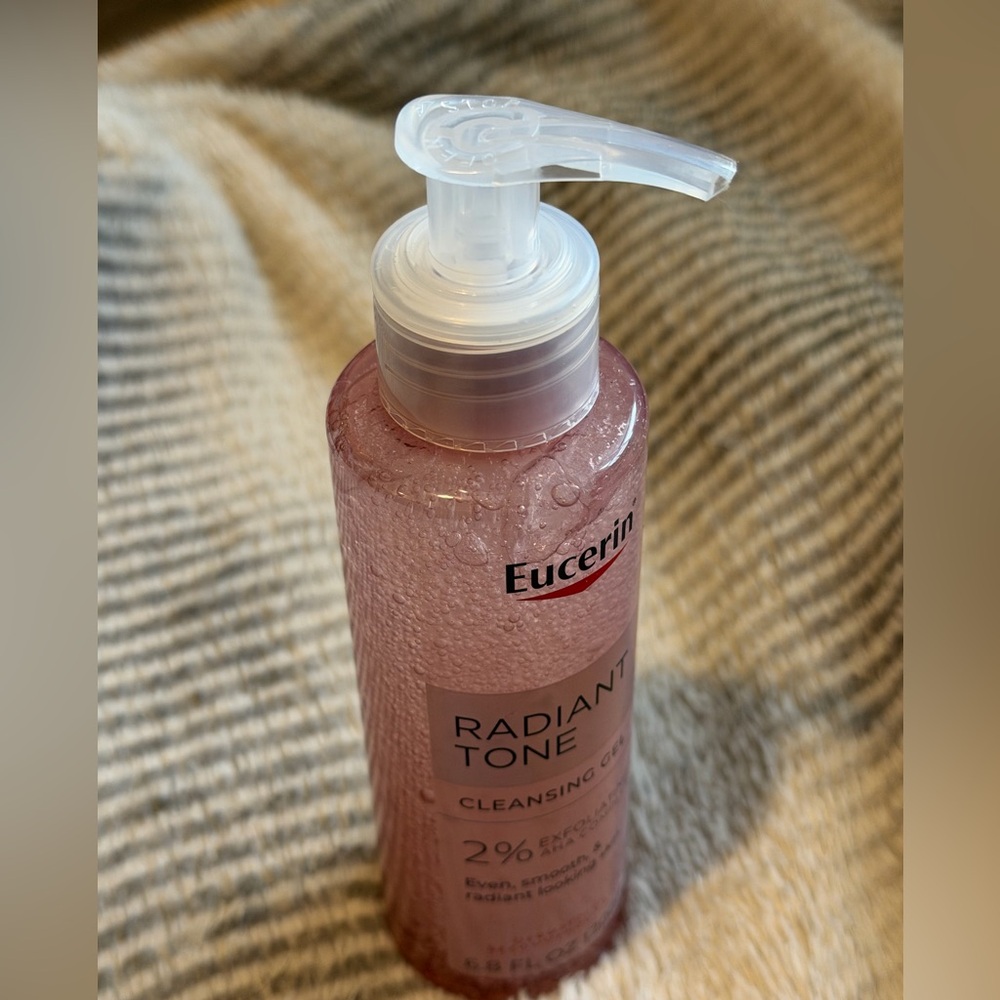 Eucerin Radiant Tone Cleansing Gel 2% Exfoliating AHA Complex 6.8 FL OZ New - Picture 6 of 6